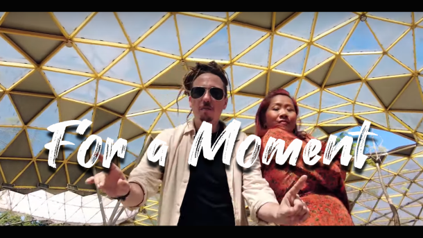 For A Moment - Nouveau clip featuring Masia One